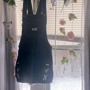 Adorable tied bottom overall dress Dkny